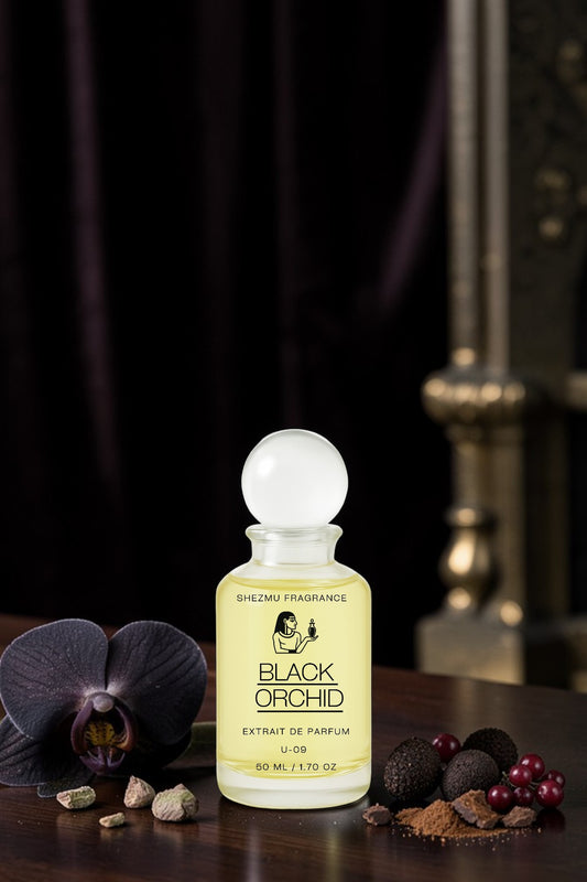 Black Orchid 50 ml Unisex Parfüm - Siyah Trüf, Paçuli ve Koyu Çikolata Notalarını Yansıtan Karanlık Atmosfer Görseli